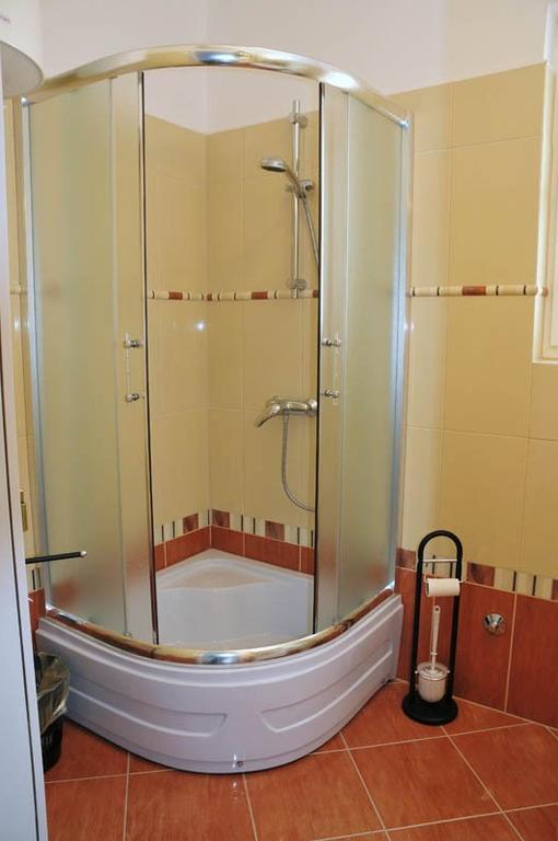 קרק Apartments Bella Vista מראה חיצוני תמונה